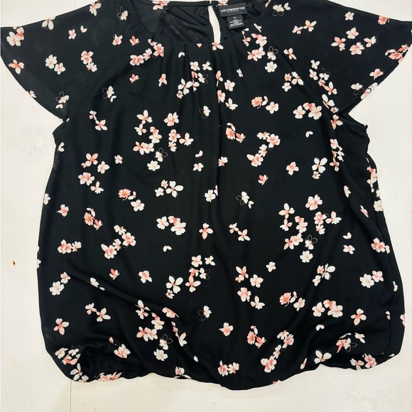 Liz Claiborne Tops - Liz Claiborne Black Floral Blouse size Medium mint condition